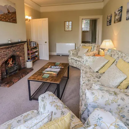 Holiday home Sandburne